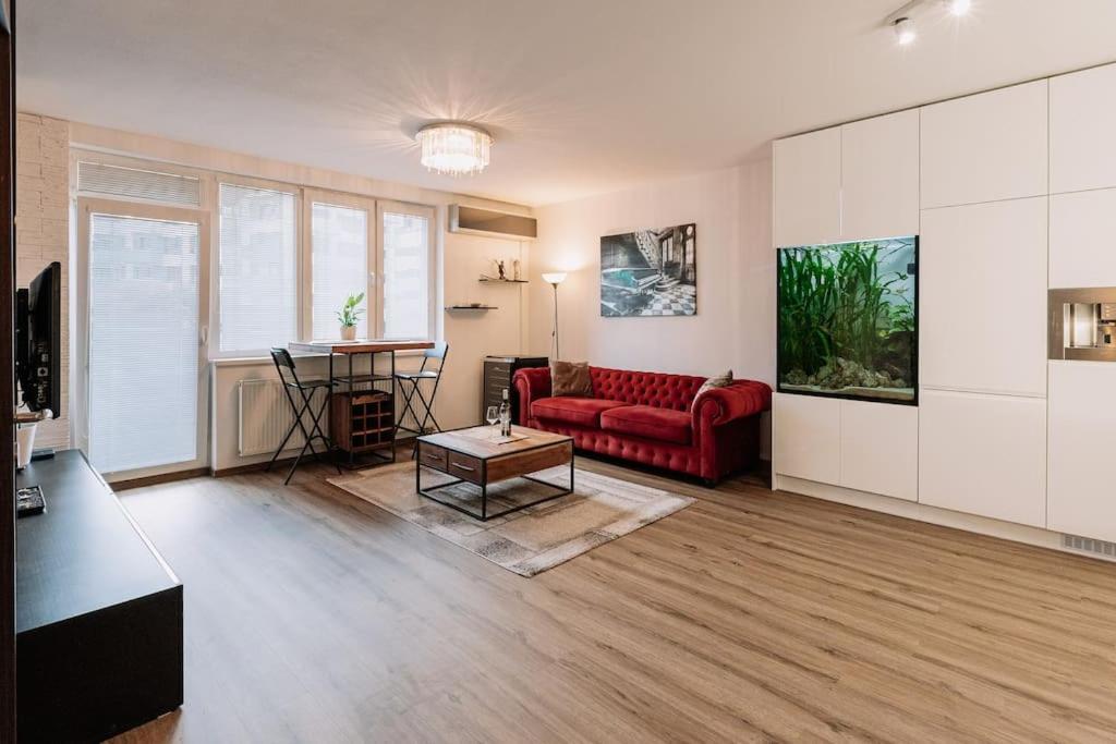 Family Aquarium Haven Apartment Bratislava Ngoại thất bức ảnh