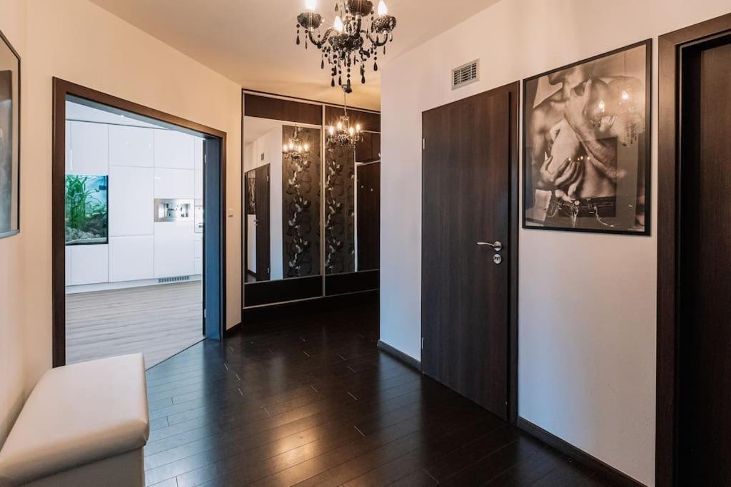 Family Aquarium Haven Apartment Bratislava Ngoại thất bức ảnh
