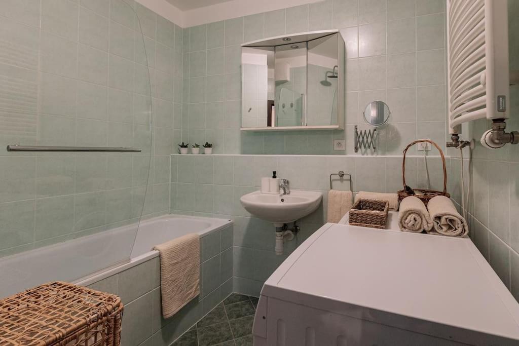 Family Aquarium Haven Apartment Bratislava Ngoại thất bức ảnh